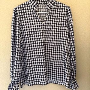 Long sleeve black and white work shirt